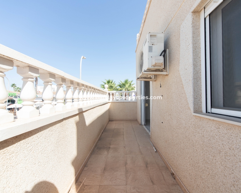 Wederverkoop - Rijhuis - Urb. La Marina