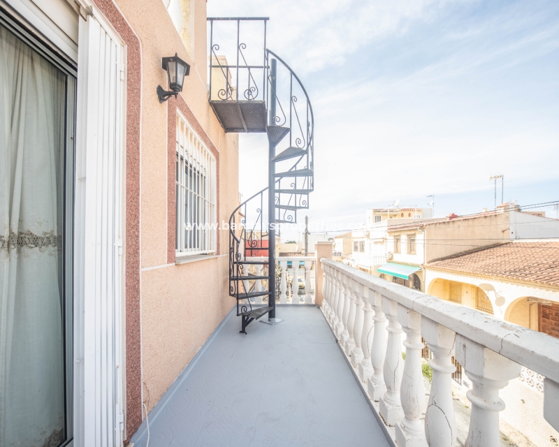 Wederverkoop - Rijhuis - Urb. La Marina