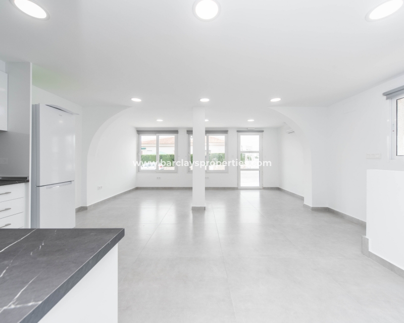 Wederverkoop - Rijhuis - Urb. La Marina