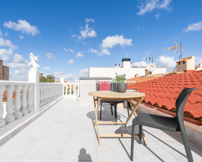 Wederverkoop - Rijhuis - Urb. La Marina