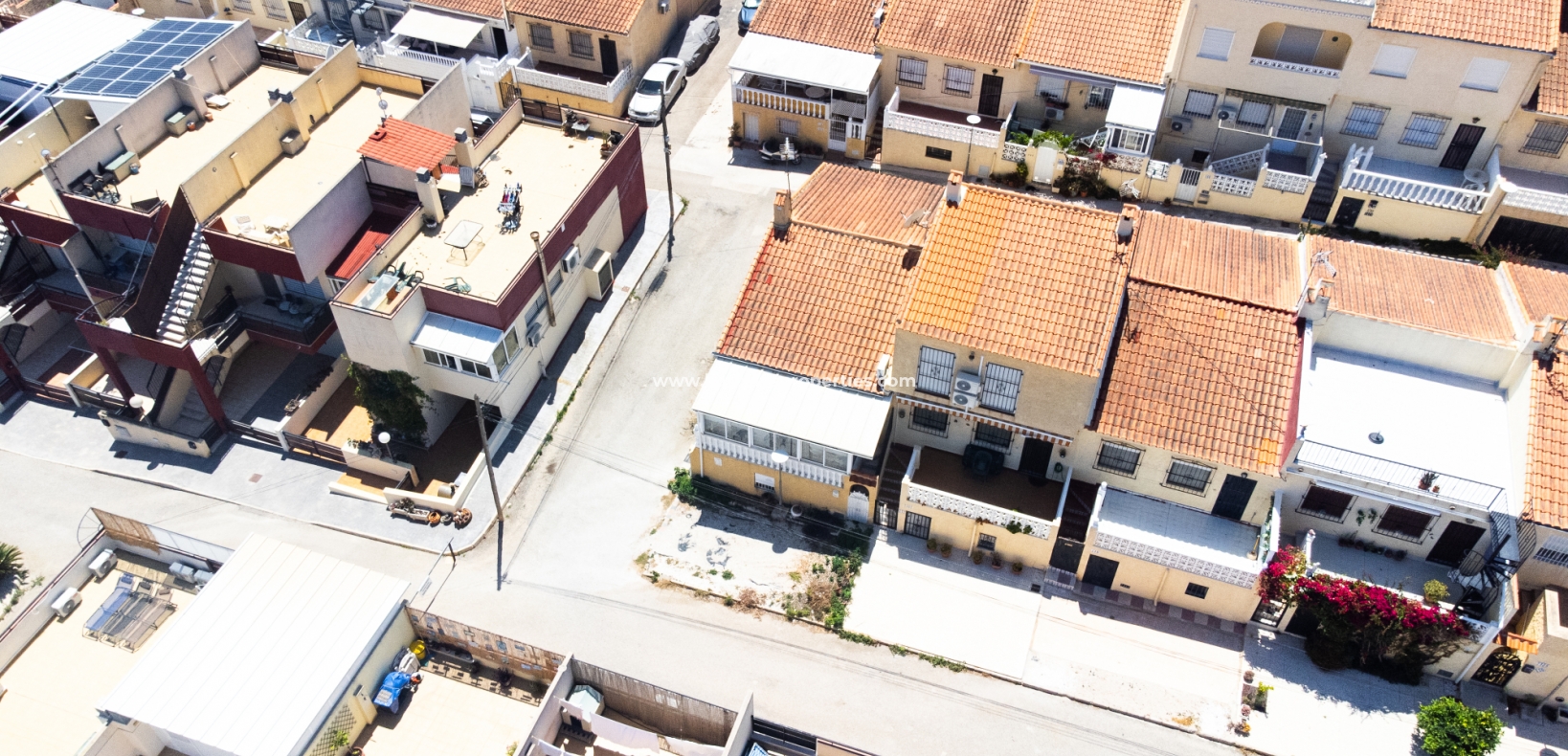 Wederverkoop - Rijhuis - Urb. La Marina