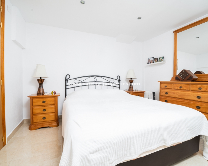 Wederverkoop - Rijhuis - Urb. La Marina