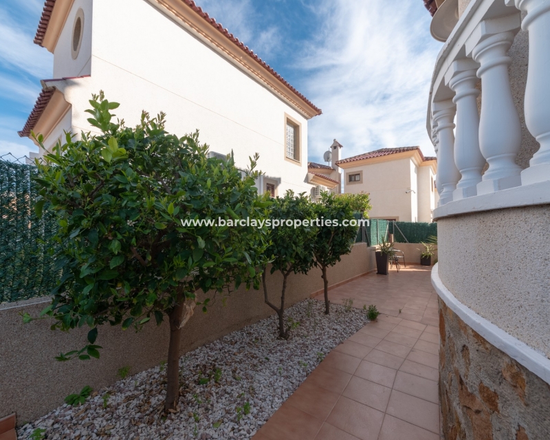 Wederverkoop -  Twee Onder Een Kap - Urb. La Marina