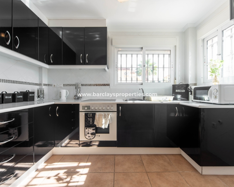 Wederverkoop -  Twee Onder Een Kap - Urb. La Marina