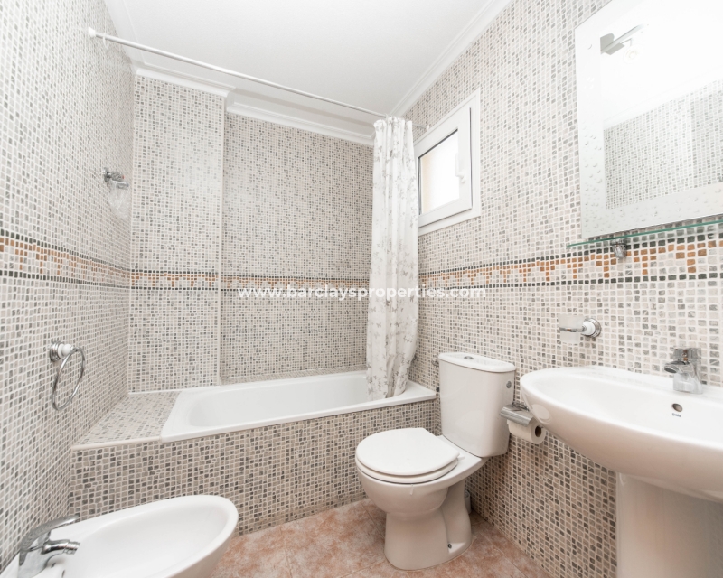 Wederverkoop -  Twee Onder Een Kap - Urb. La Marina