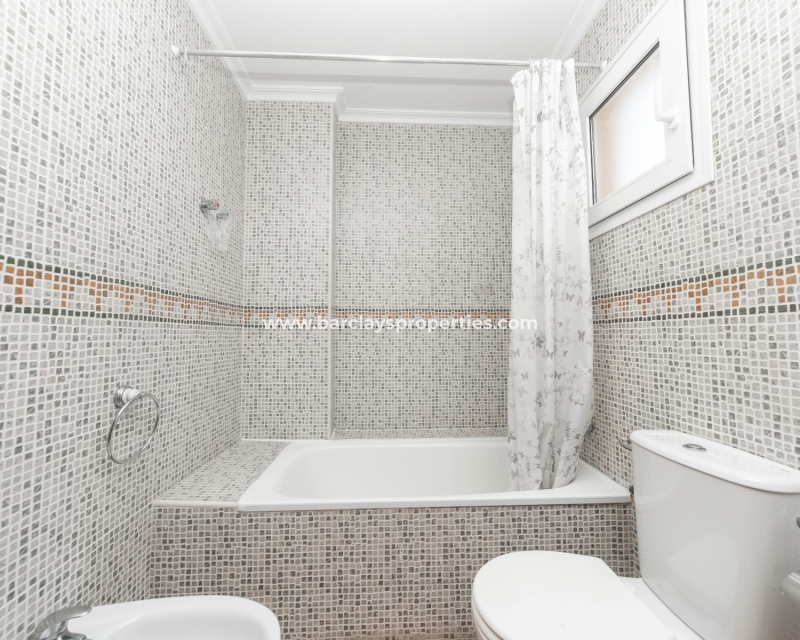 Wederverkoop -  Twee Onder Een Kap - Urb. La Marina