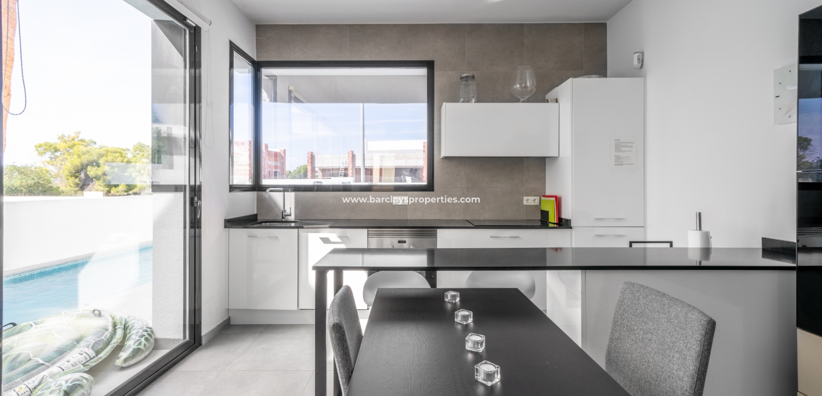 Wederverkoop -  Twee Onder Een Kap - Urb. La Marina