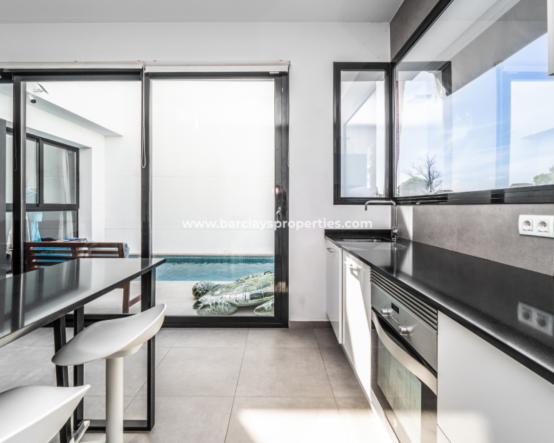 Wederverkoop -  Twee Onder Een Kap - Urb. La Marina