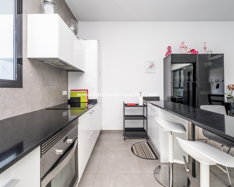 Wederverkoop -  Twee Onder Een Kap - Urb. La Marina