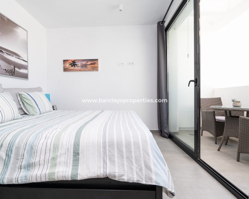 Wederverkoop -  Twee Onder Een Kap - Urb. La Marina