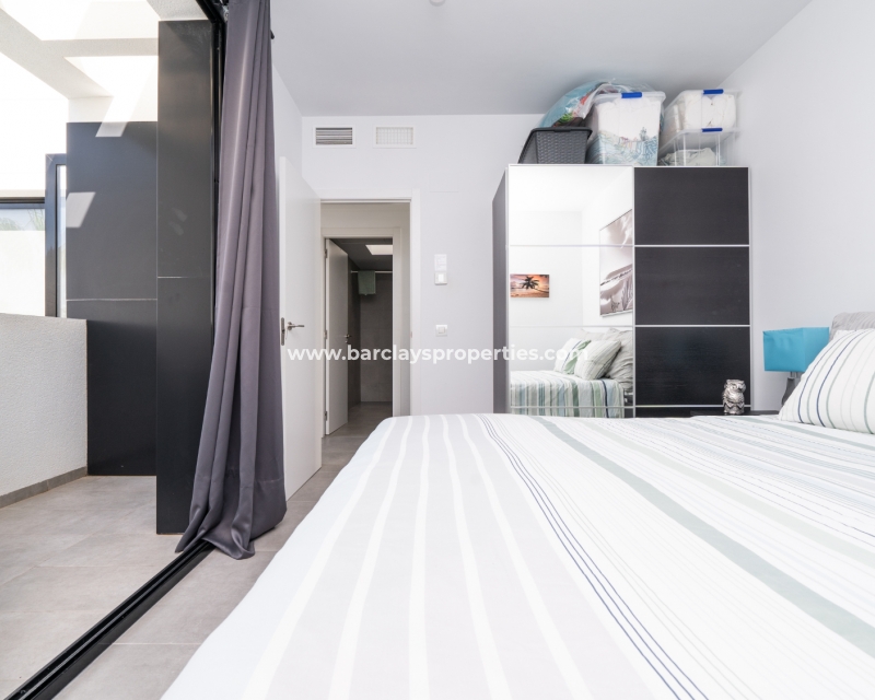 Wederverkoop -  Twee Onder Een Kap - Urb. La Marina