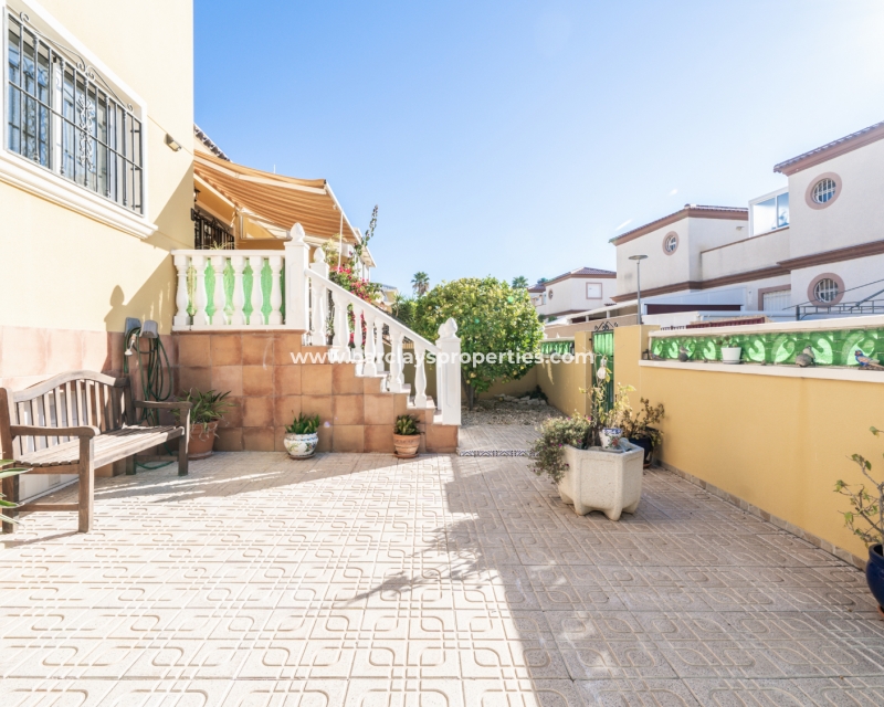 Wederverkoop -  Twee Onder Een Kap - Urb. La Marina