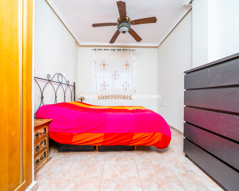 Wederverkoop -  Twee Onder Een Kap - Urb. La Marina