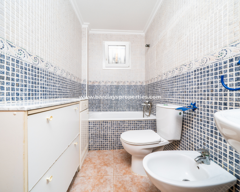 Wederverkoop -  Twee Onder Een Kap - Urb. La Marina