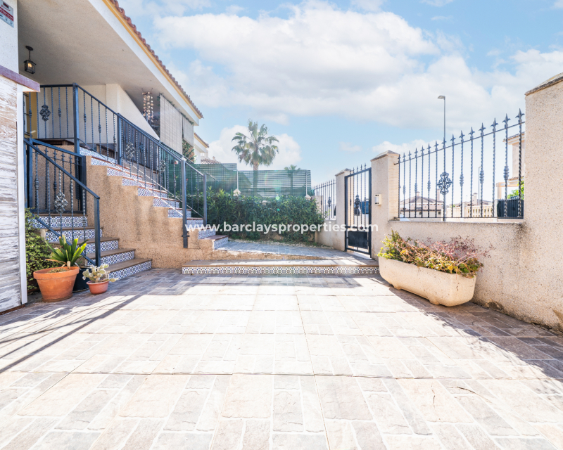 Wederverkoop -  Twee Onder Een Kap - Urb. La Marina