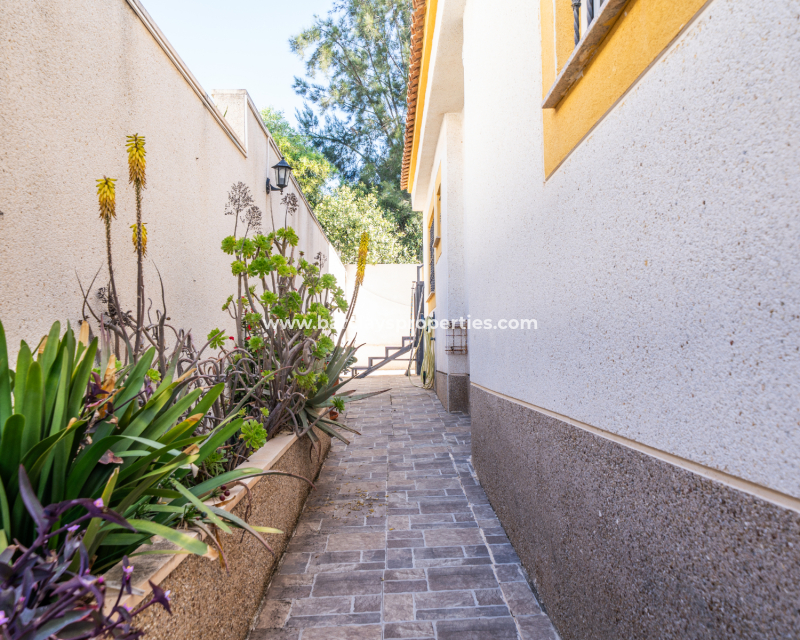 Wederverkoop -  Twee Onder Een Kap - Urb. La Marina
