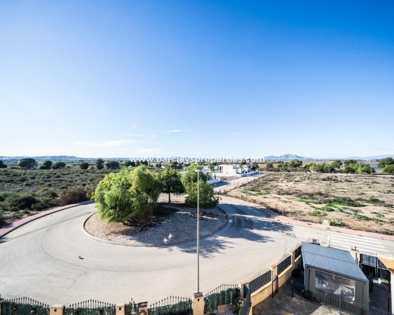 Wederverkoop -  Twee Onder Een Kap - Urb. La Marina