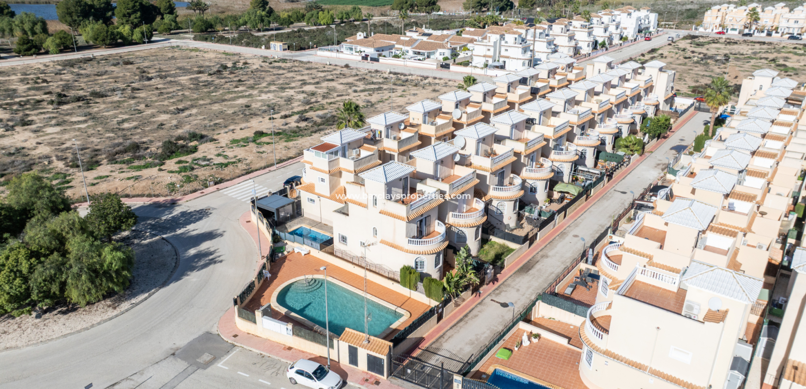 Wederverkoop -  Twee Onder Een Kap - Urb. La Marina