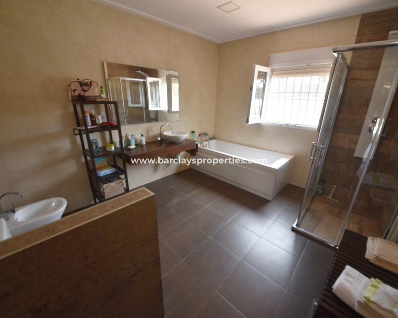 Wederverkoop - Vrijstaande Villa - Urb. El Oasis - La Marina