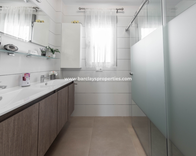 Wederverkoop - Vrijstaande Villa - Urb. El Oasis - La Marina