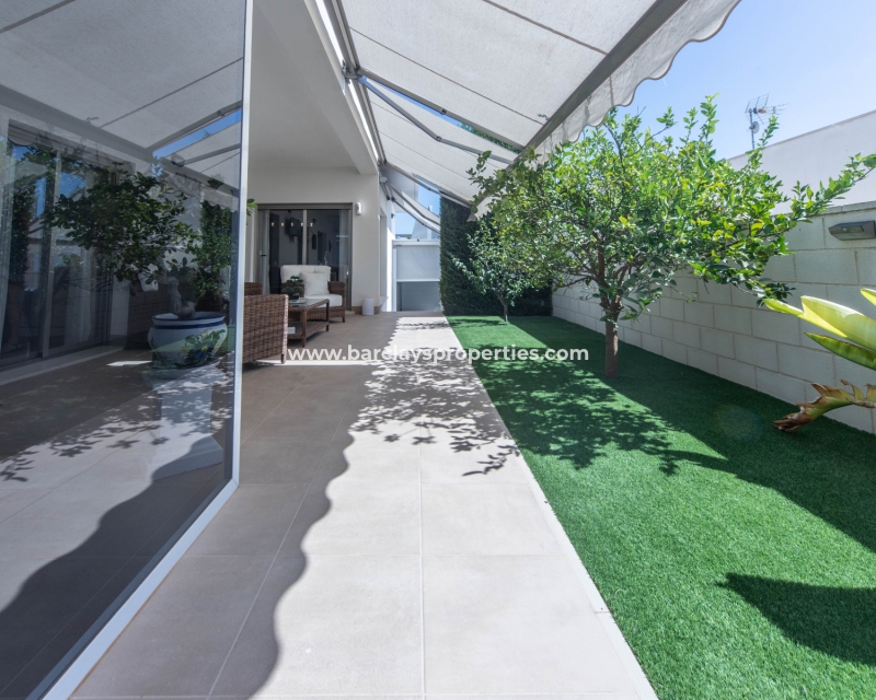 Wederverkoop - Vrijstaande Villa - Urb. El Oasis - La Marina