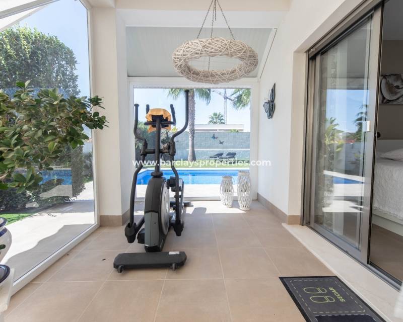 Wederverkoop - Vrijstaande Villa - Urb. El Oasis - La Marina