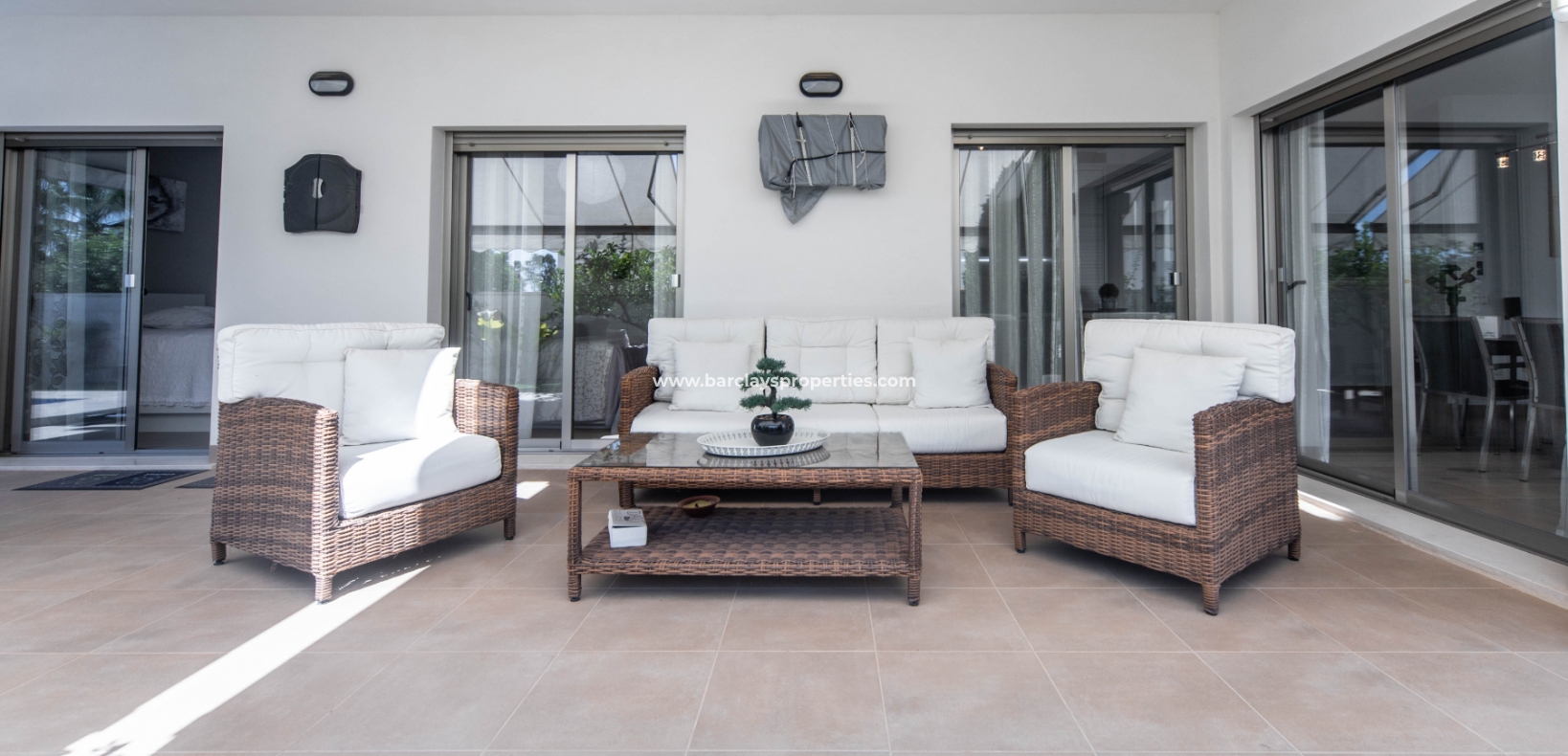 Wederverkoop - Vrijstaande Villa - Urb. El Oasis - La Marina