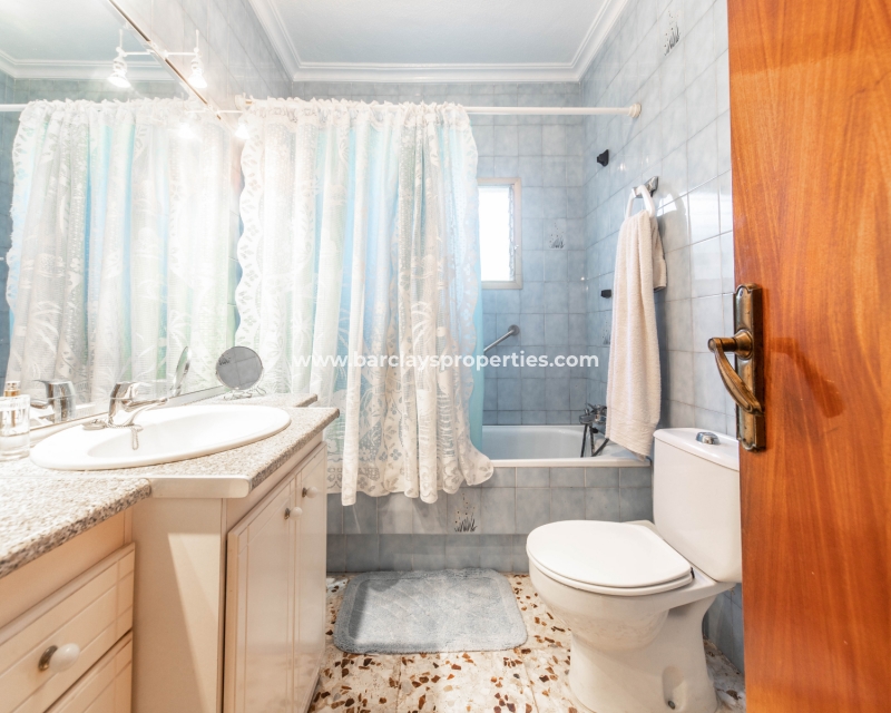 Wederverkoop - Vrijstaande Villa - Urb. El Oasis - La Marina