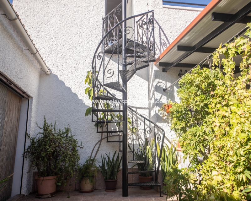 Wederverkoop - Vrijstaande Villa - Urb. El Oasis - La Marina