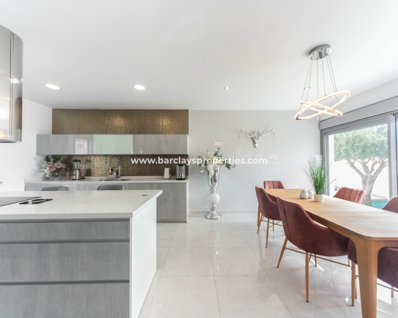 Wederverkoop - Vrijstaande Villa - Urb. El Oasis - La Marina