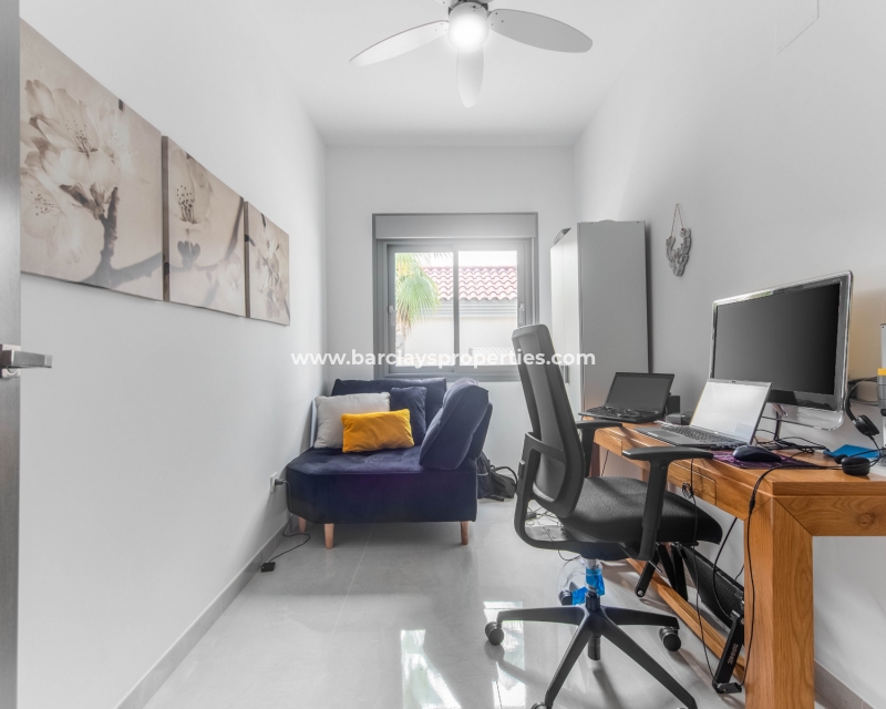 Wederverkoop - Vrijstaande Villa - Urb. El Oasis - La Marina