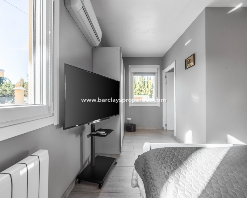 Wederverkoop - Vrijstaande Villa - Urb. El Oasis - La Marina