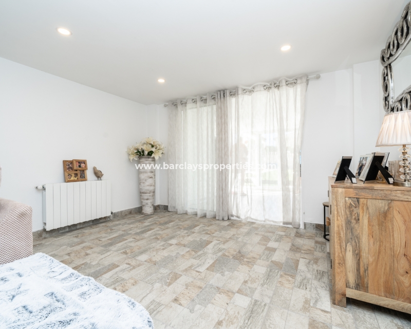 Wederverkoop - Vrijstaande Villa - Urb. El Oasis - La Marina