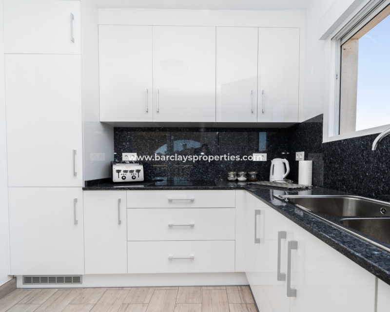 Wederverkoop - Vrijstaande Villa - Urb. El Oasis - La Marina