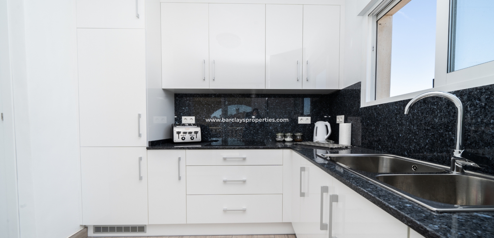 Wederverkoop - Vrijstaande Villa - Urb. El Oasis - La Marina