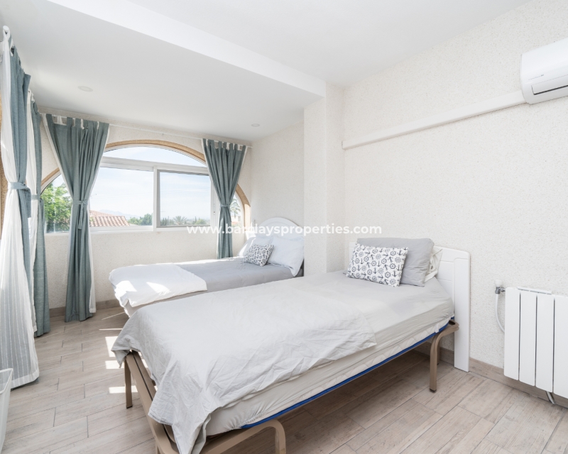 Wederverkoop - Vrijstaande Villa - Urb. El Oasis - La Marina