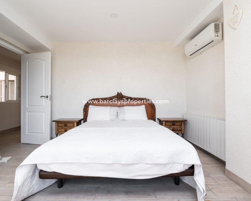 Wederverkoop - Vrijstaande Villa - Urb. El Oasis - La Marina