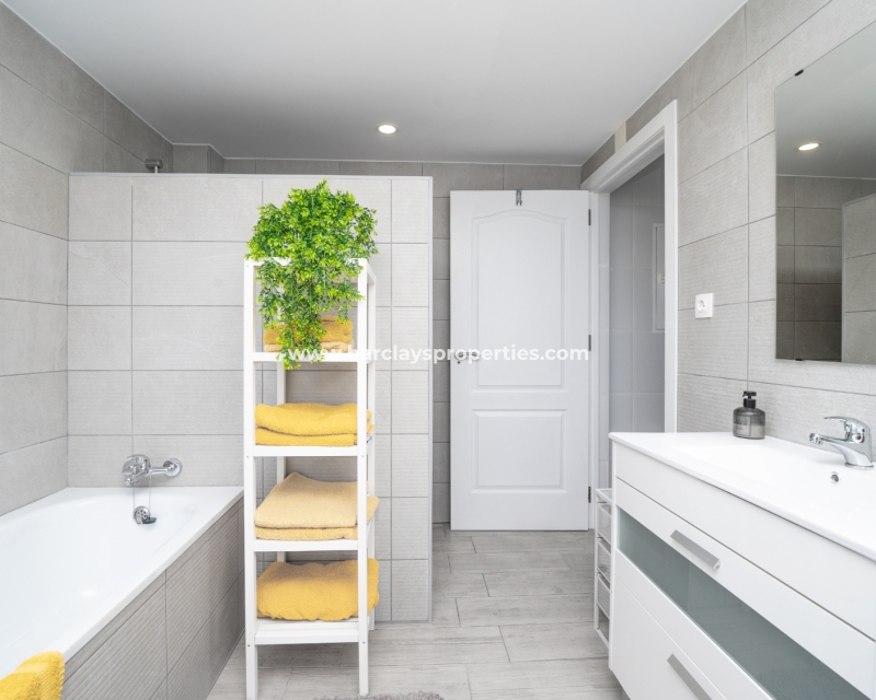 Wederverkoop - Vrijstaande Villa - Urb. El Oasis - La Marina