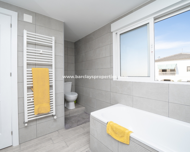 Wederverkoop - Vrijstaande Villa - Urb. El Oasis - La Marina