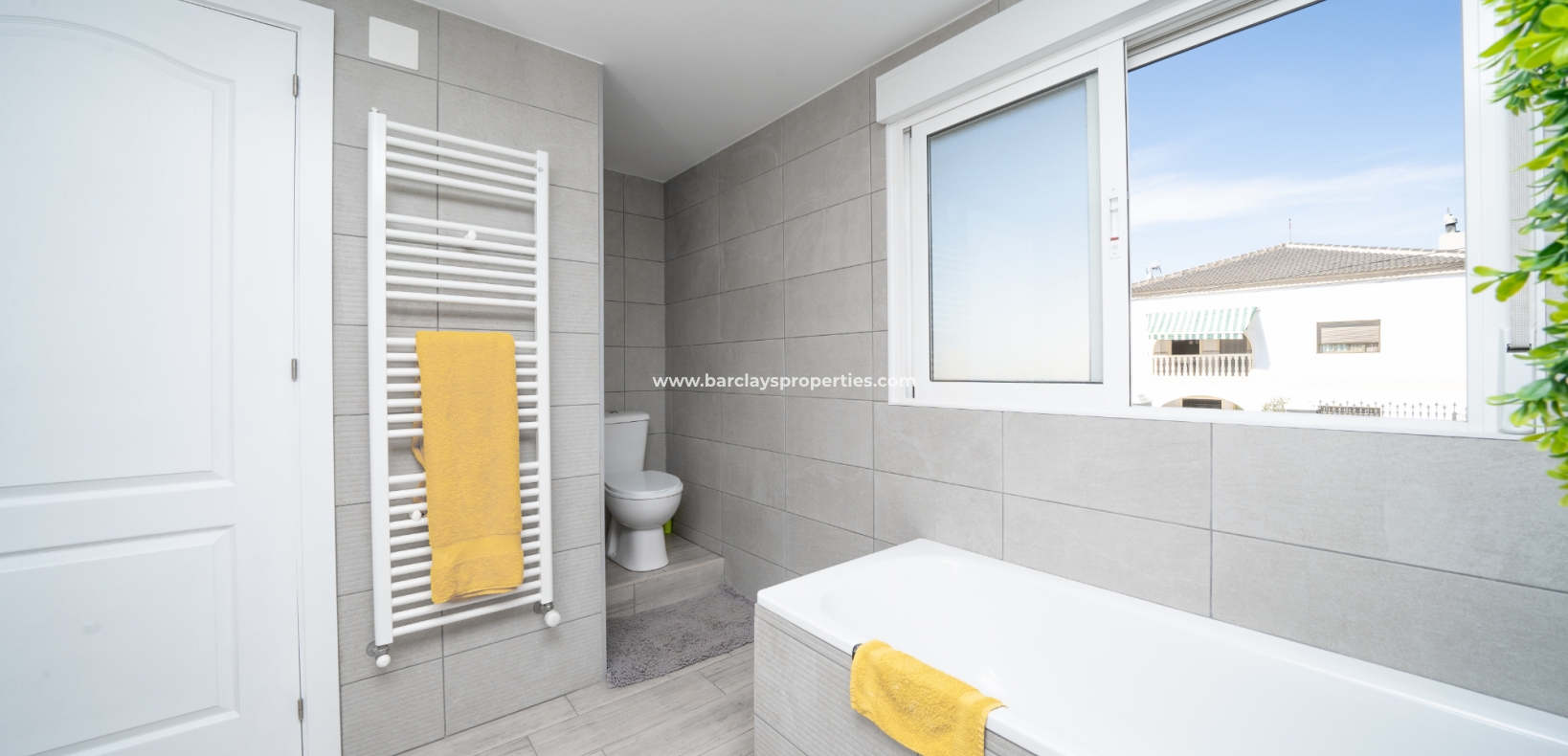 Wederverkoop - Vrijstaande Villa - Urb. El Oasis - La Marina