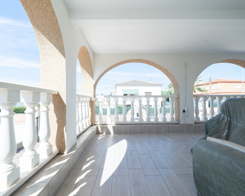 Wederverkoop - Vrijstaande Villa - Urb. El Oasis - La Marina