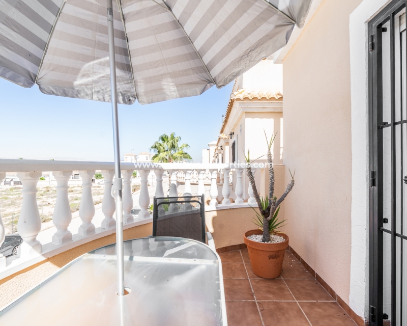 Wederverkoop - Vrijstaande Villa - Urb. El Oasis - La Marina