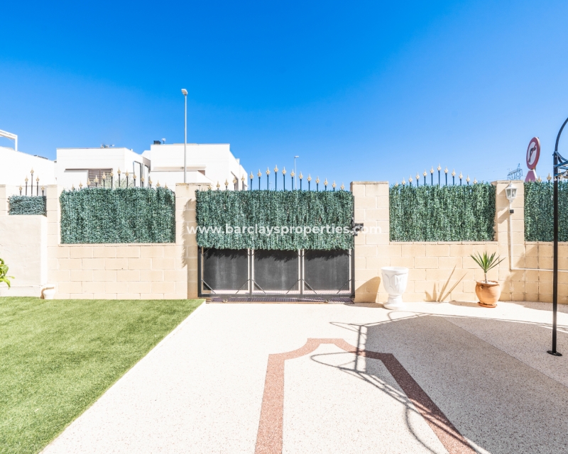 Wederverkoop - Vrijstaande Villa - Urb. El Oasis - La Marina