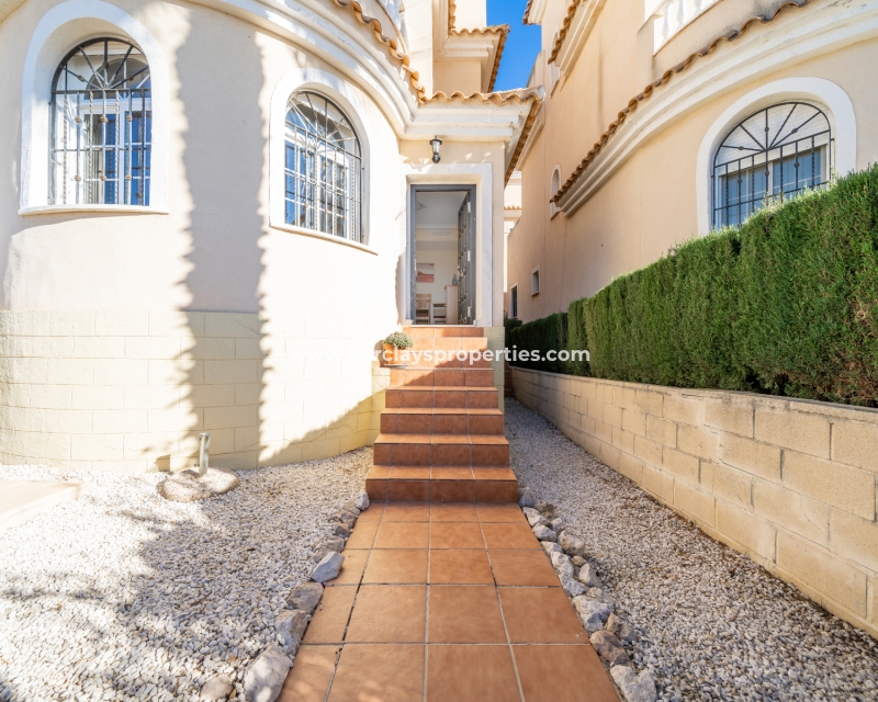 Wederverkoop - Vrijstaande Villa - Urb. El Oasis - La Marina