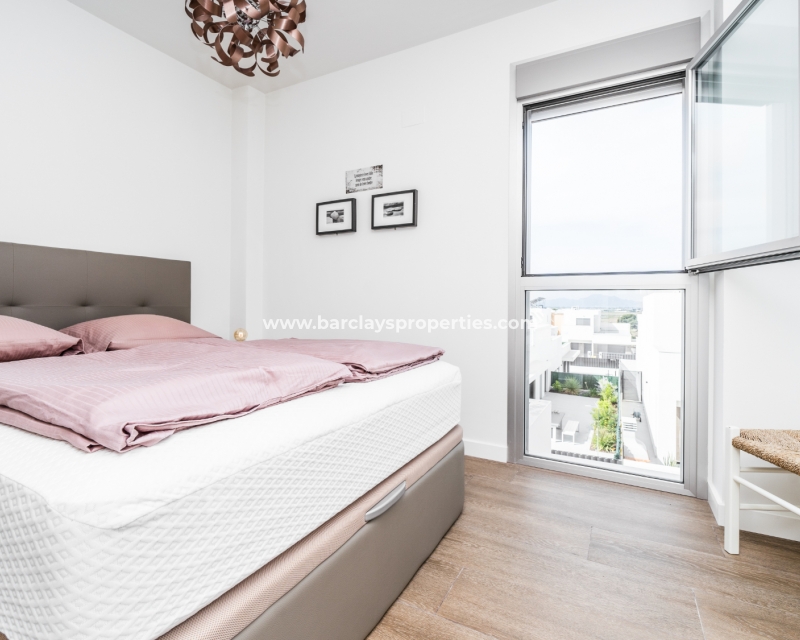 Wederverkoop - Vrijstaande Villa - Urb. El Oasis - La Marina