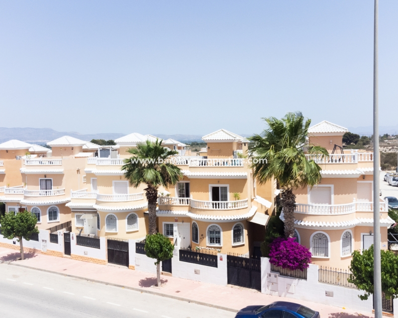 Wederverkoop - Vrijstaande Villa - Urb. El Oasis - La Marina