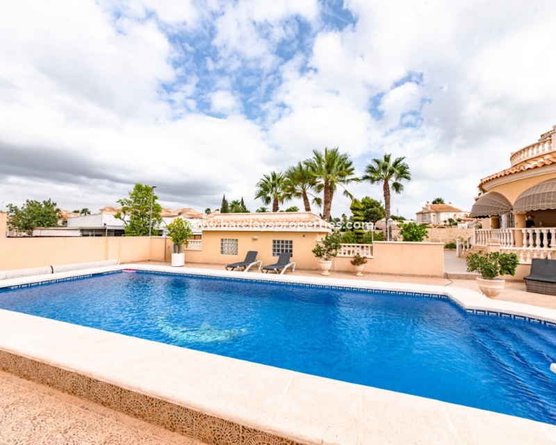 Wederverkoop - Vrijstaande Villa - Urb. La Escuera