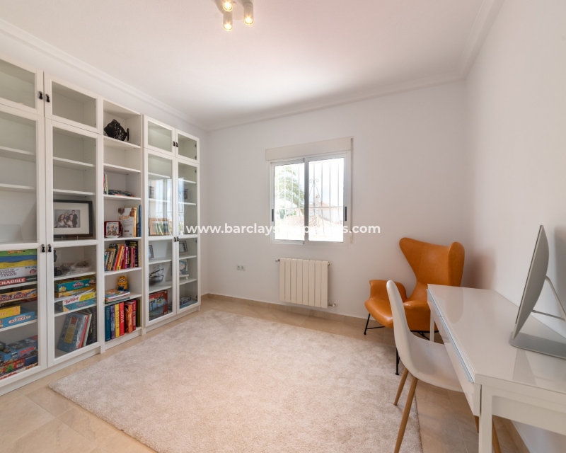 Wederverkoop - Vrijstaande Villa - Urb. La Escuera