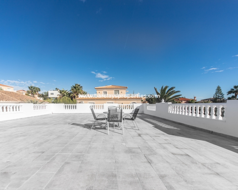 Wederverkoop - Vrijstaande Villa - Urb. La Escuera