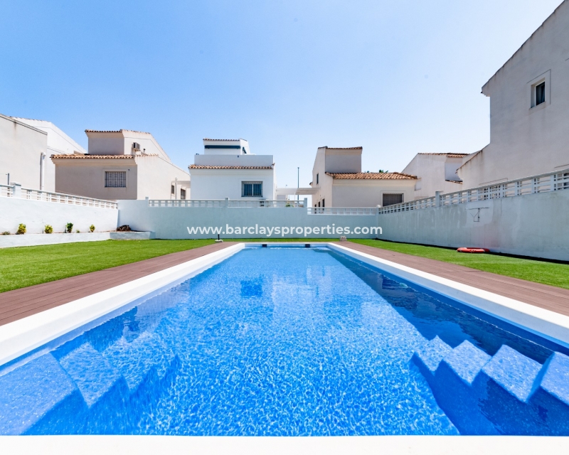 Wederverkoop - Vrijstaande Villa - Urb. La Marina